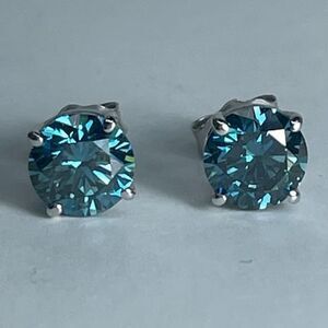 Lab Grown / Created Blue Diamond Round Stud Earrings 14kt white gold 1.77ct IGI